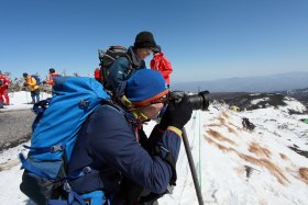 北横岳山頂での写真撮影タイム