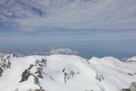 雲に浮かぶ白山