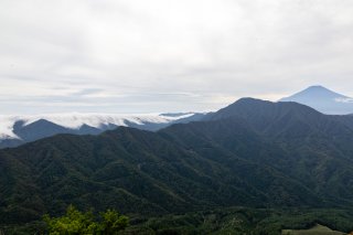 富士山と滝雲